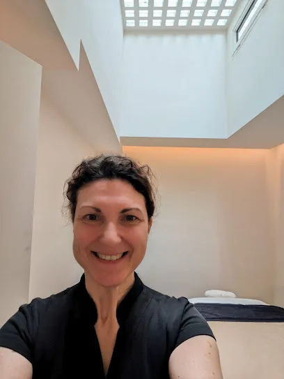 Image de Sandrine Laurain - Massages à domicile, en cabinet et en entreprises - Bois-Colombes et environs. Cartes-cadeaux.